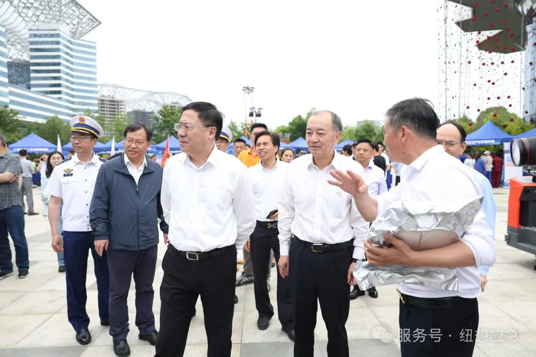 活动现场领导参观体验